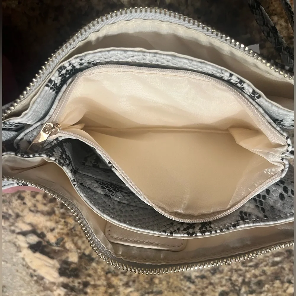 NWT Snakeskin Crossbody Wristlet Clutch
